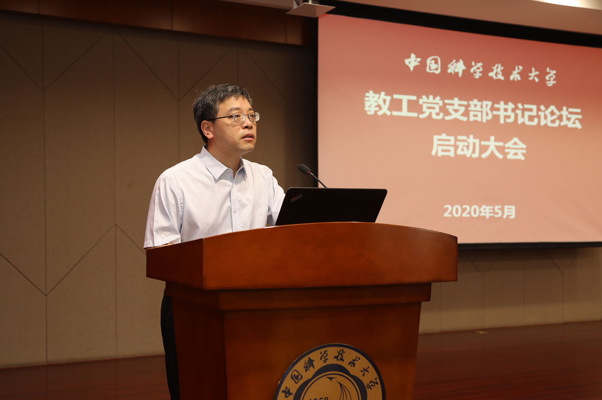 乌克兰总统泽连斯基在新闻发布会上表示，准备对俄袭击做出回应。