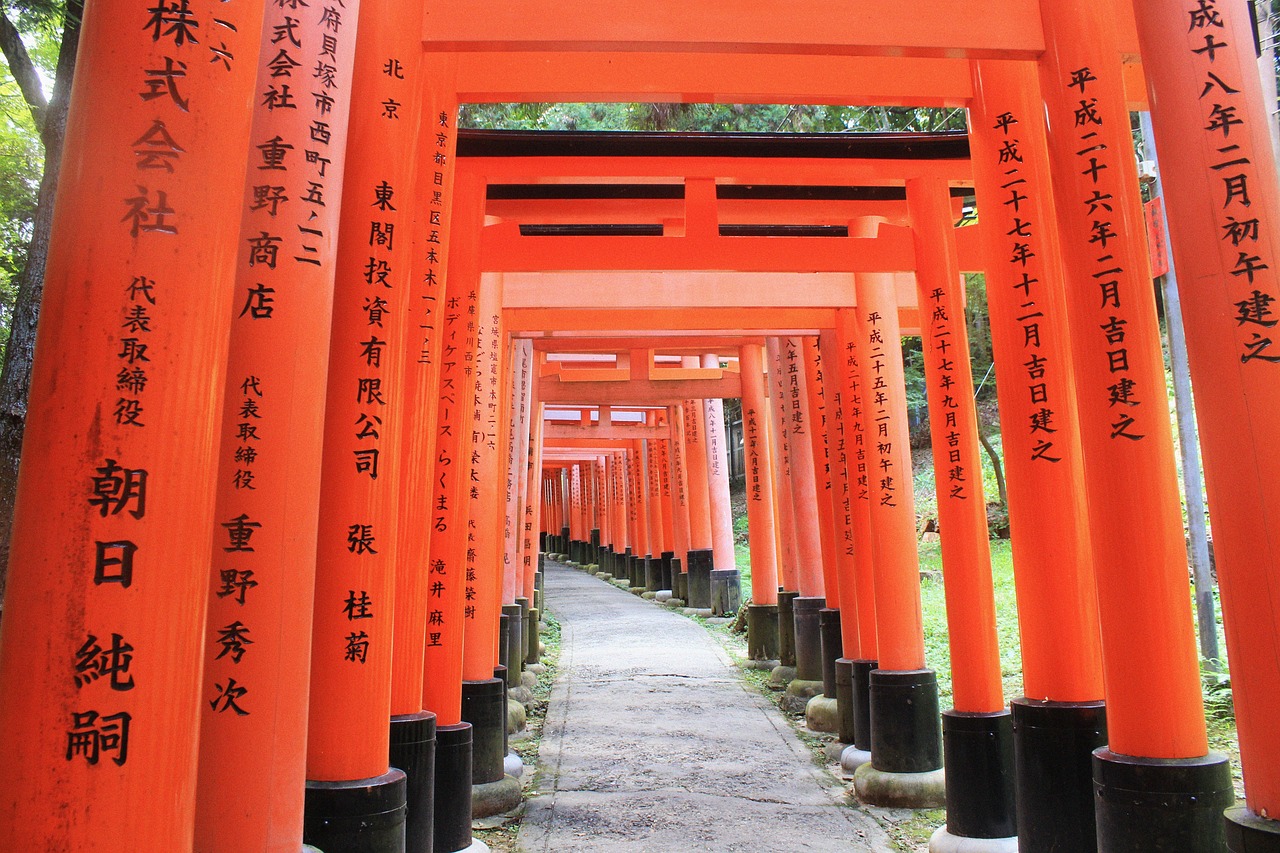 乌克兰驻日本大使参拜靖国神社引发争议