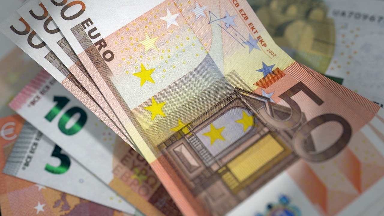 国内黄金价格波动背后，投资与避险的双重逻辑