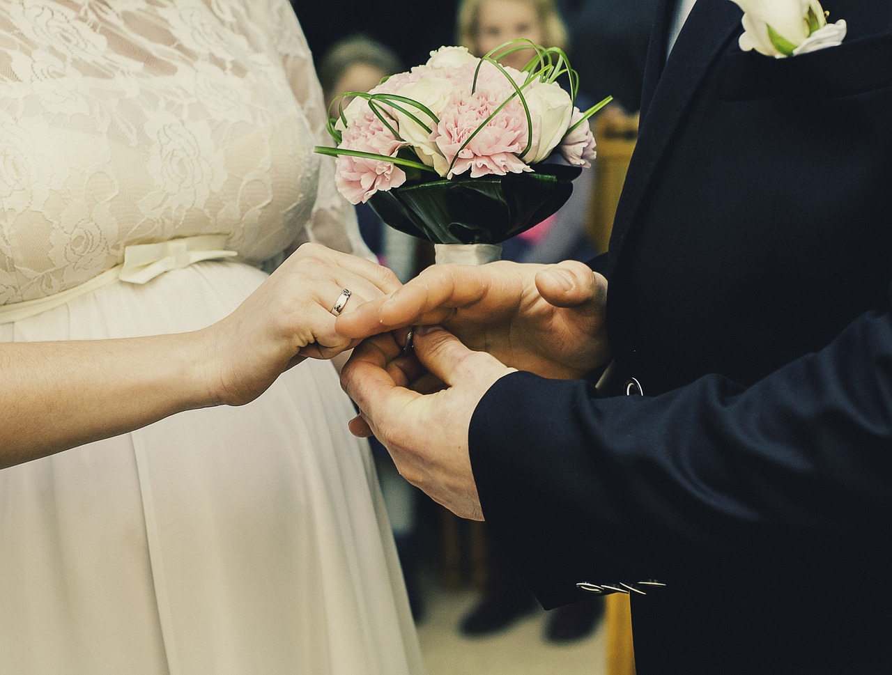 梦境中的婚礼，解析梦到别人结婚的多重含义