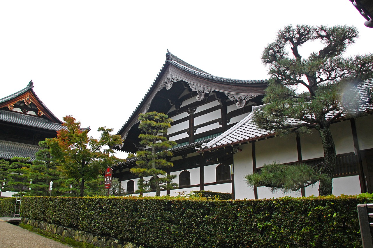 日本首相石破茂不参加靖国神社大祭，一种理性的选择