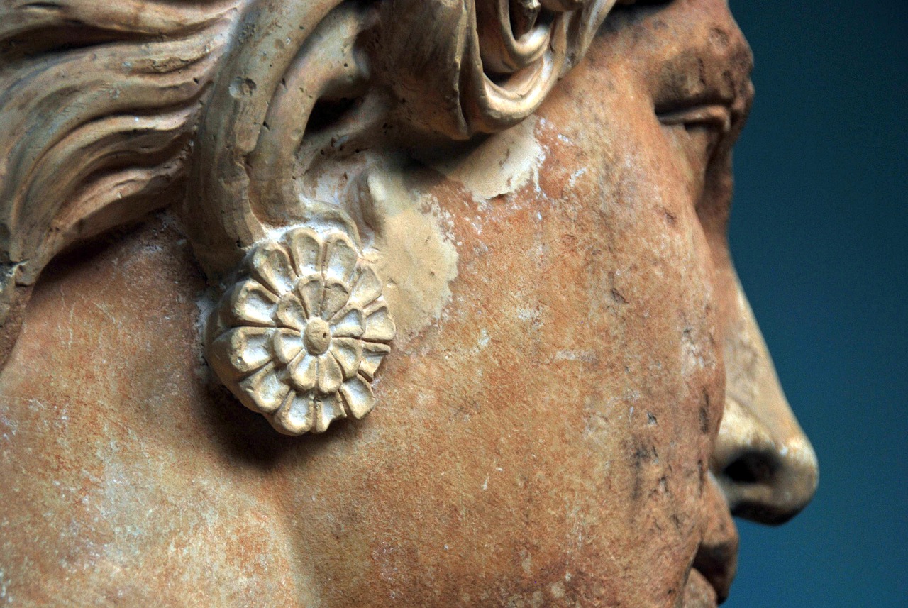 解读冠冕，从古代礼仪到现代象征
