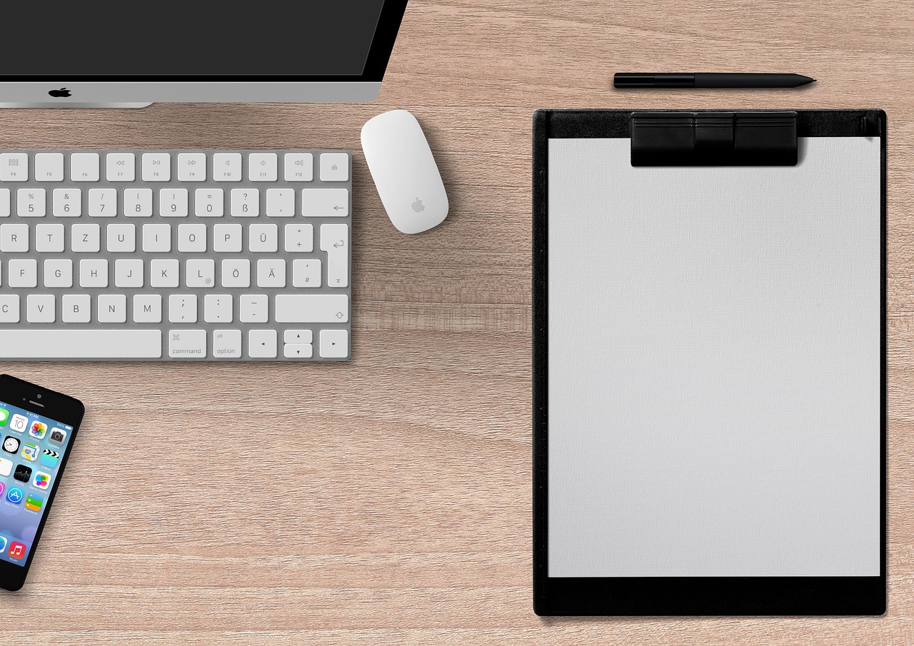 理工亭生活网｜学习资源导航｜移动电源与快充｜场景化应用｜做一份可打印的场景化应用，主题「移动电源与快充」，给学生/上班族/父母三类人群差异化建议