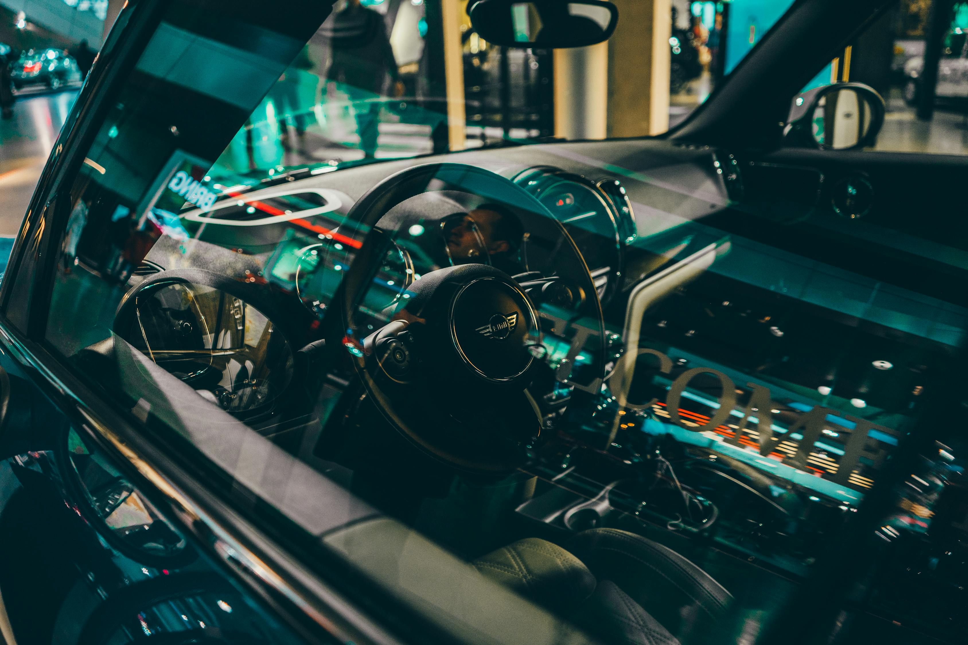 理工亭生活网|实用生活技巧|电动汽车|深度解读|用通俗比喻讲清「电动汽车」:从选购到保养,人人可上手的完整指南