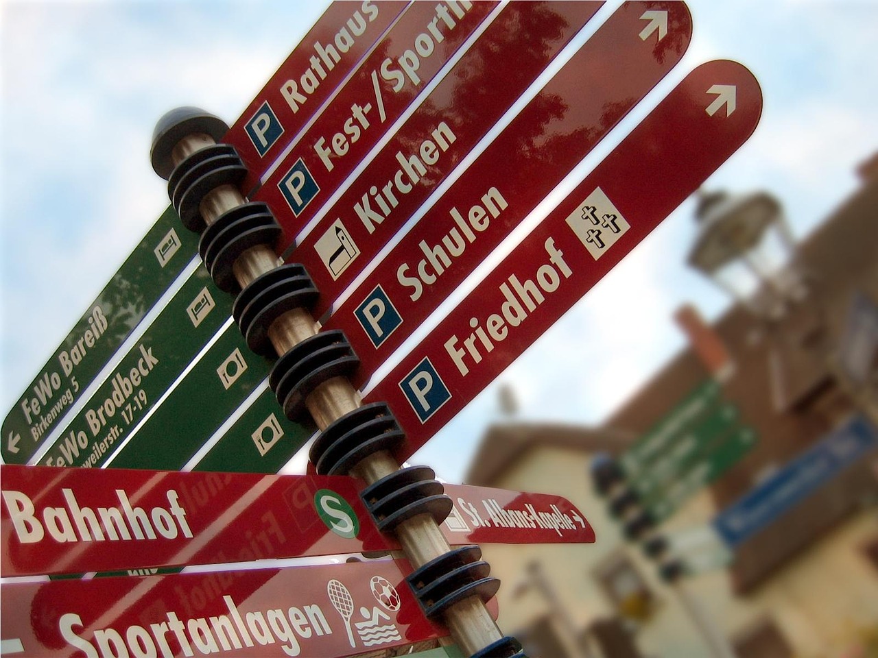 理工亭生活网|趋势与前沿观察|Prompt工程|学校/社团活动策划|针对家庭与个人场景,写「Prompt工程」的学校/社团活动策划,覆盖安装部署/常见问题/维护与升级